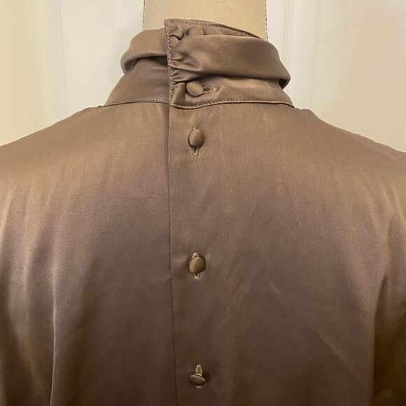 Simorra Barcelona mock neck satin blouse ( with brooch), size 40(M) - Picture 7 of 10